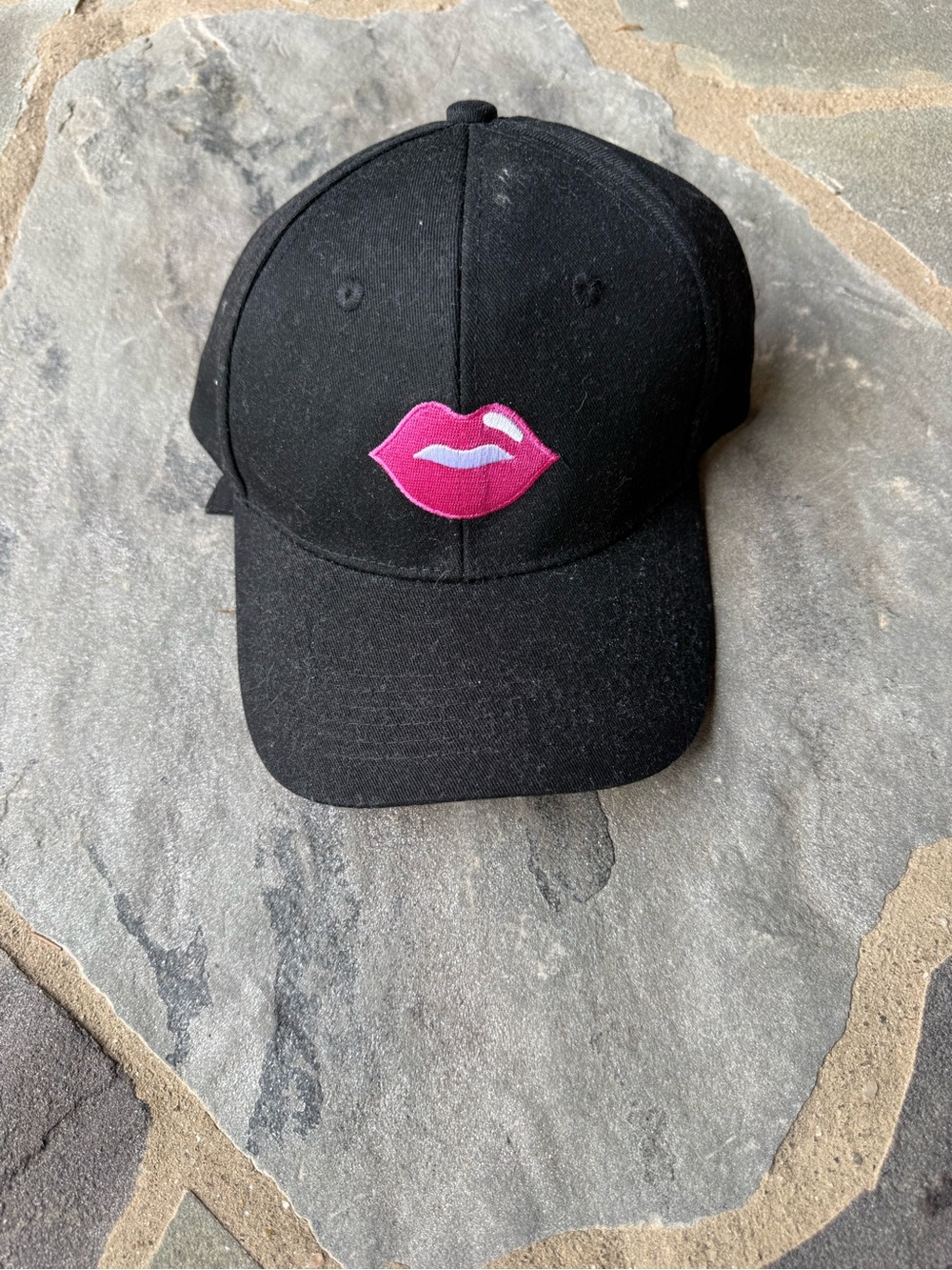 New🌟Black Baseball Cap with Pink Lip Embroidery